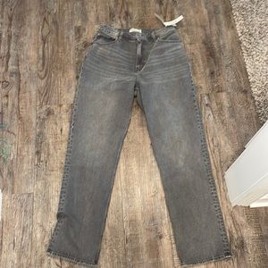 Women's Curve Love Ultra High Rise 90s Straight Jean
Abercrombie & Fitch